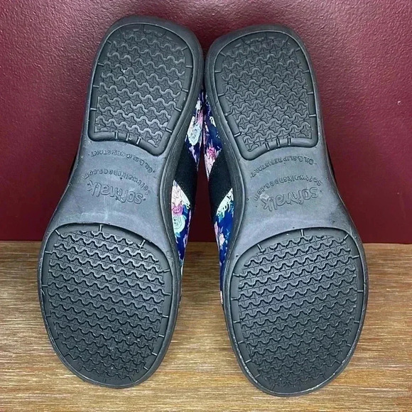 Softwalk Floral Clog - Picture 7 of 12